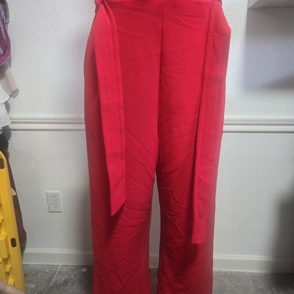 Chic Red V-Neck Jumpsuit - Picture 6 of 11